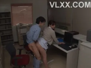 Cậu con trai phát hiện bố vụng trộm với cô gia sư của mình