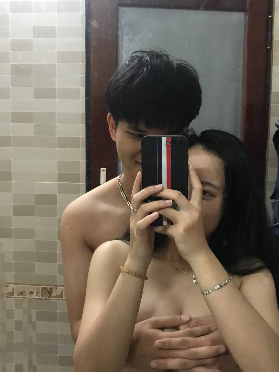 Montse lớn tuổi lừa dối chồng trong thời gian cách ly